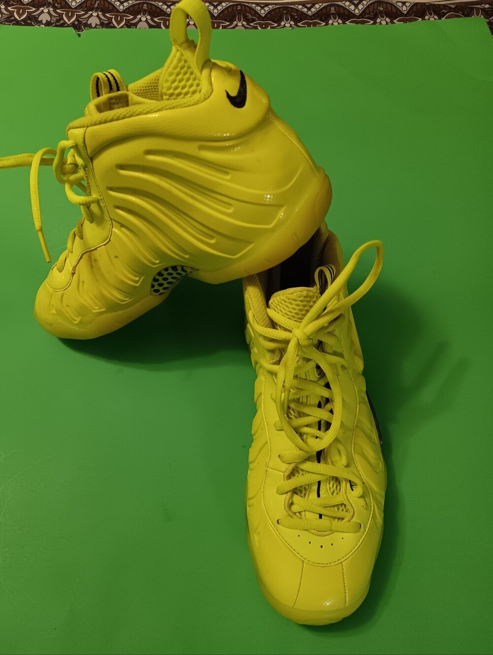 Nike Air Foamposite Pro Volt Green/Neon Shoes (CW1593-702)Preowned Youth Size 7